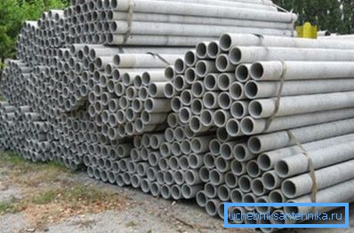 Azbesztcement-csövek. Azbesztcement-csövek.