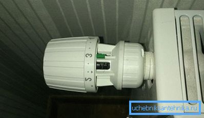 Automatikus fűtésszabályzó termo-szellőzővel