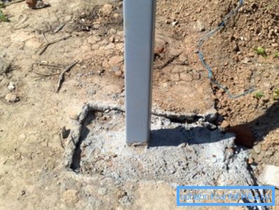 Betonozott polcok acél alakú csövek. Betonozott polcok acél alakú csövek.
