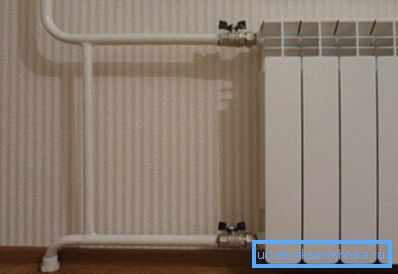 Fűtőtestek oldalirányú csatlakoztatása egyetlen csőrendszerben