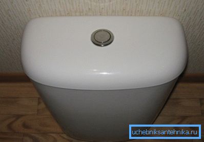Leggyakrabban a tartály kerámiából készül.