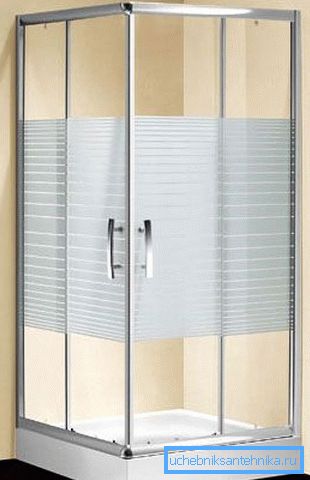 A bemutatott tusoló sarok alacsony tálcával 90x90 mm. A bemutatott tusoló sarok alacsony tálcával 90x90 mm.