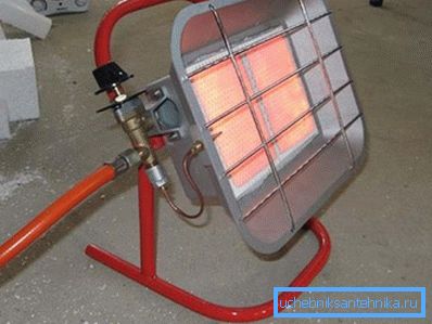 Megmutatja a garázs optimális modelljét. Megmutatja a garázs optimális modelljét.