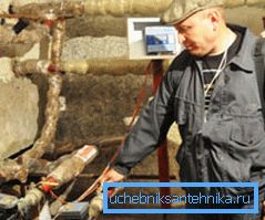 A fűtés elindításához elegendő a szükséges szelep elforgatása, a hővezető elindítása és a levegő kifolyása a csövekből A fűtés elindításához elegendő a szükséges szelep elforgatása, a hővezető elindítása és a levegő kifolyása a csövekből