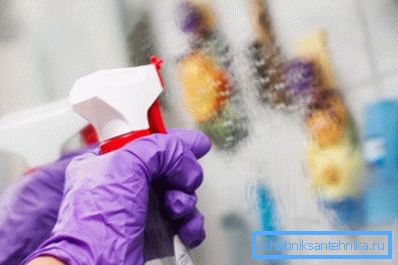 Egyszerűen permetezze és tisztítsa meg az üvegtisztítót Egyszerűen permetezze és tisztítsa meg az üvegtisztítót