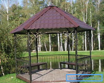 Esztétikus nyári pavilon a dachában Esztétikus nyári pavilon a dachában