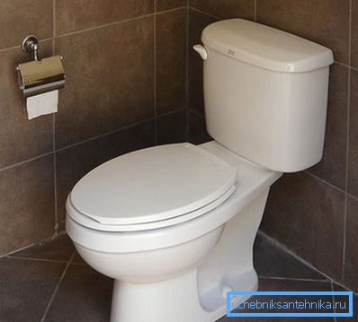 A fajansz WC-t nem lehet megkülönböztetni a porcelánból, de az utóbbi fogyasztói tulajdonságai sokkal magasabbak. A fajansz WC-t nem lehet megkülönböztetni a porcelánból, de az utóbbi fogyasztói tulajdonságai sokkal magasabbak.