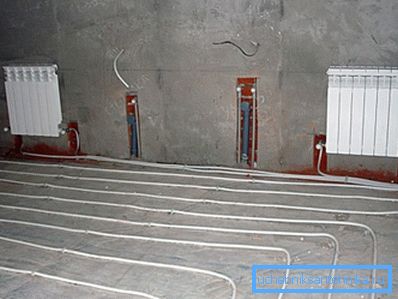 Fotó egy padlófűtés rendszer fém csövek Fotó egy padlófűtés rendszer fém csövek