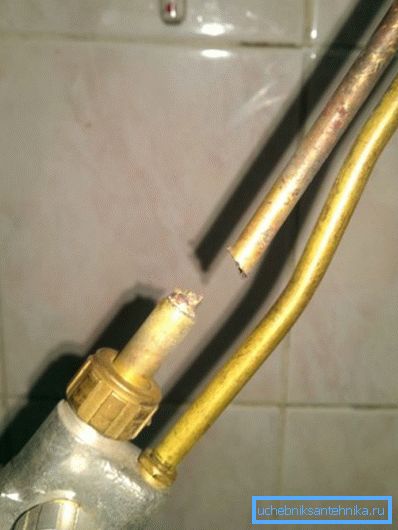 Néha a robbanás helye az égő maga lesz. Néha a robbanás helye az égő maga lesz.