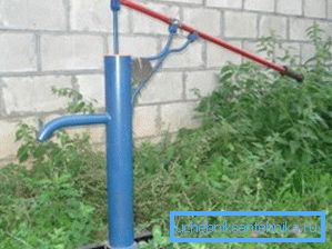 Hogyan szereljük fel a vízt a kútból elektromos áram nélkül egy háztartási rúdszivattyú segítségével Hogyan szereljük fel a vízt a kútból elektromos áram nélkül egy háztartási rúdszivattyú segítségével