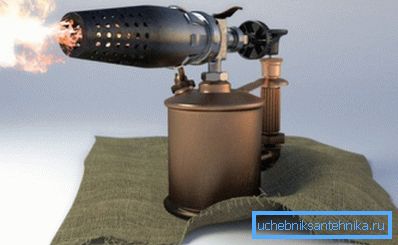 Hogyan leolvasztani egy vízcső egy fúvókával Hogyan leolvasztani egy vízcső egy fúvókával