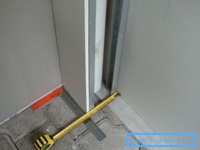 A fűtéscső bezárása gipszkartonnal A fűtéscső bezárása gipszkartonnal