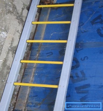 Csatornázási és leeresztő lépcsők üvegszálból Csatornázási és leeresztő lépcsők üvegszálból