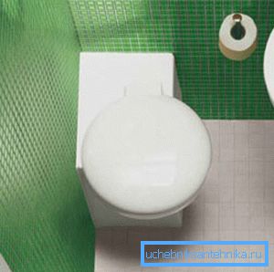 Kompakt WC-k elhelyezhetők a szoba sarkában.