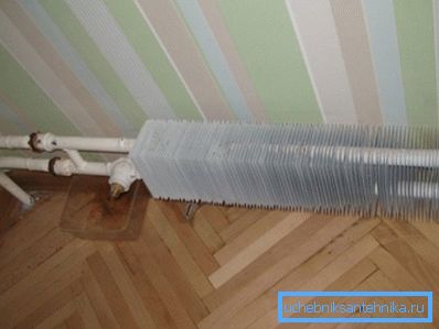 A kompakt konvektor nem fog melegedni sem nagy helyiségben még a hőhordozó magas hőmérsékletén sem. A kompakt konvektor nem fog melegedni sem nagy helyiségben még a hőhordozó magas hőmérsékletén sem.
