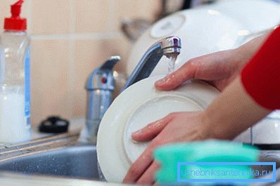 A 40 cm-es 40 cm-es konyhai mosogatógép teljesen lezárja a mosogatásra szánt piszkos edényeket