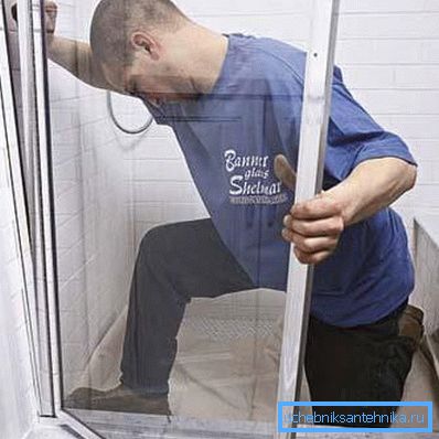 A lap egyszerűen beilleszthető a behelyezett profilba. A lap egyszerűen beilleszthető a behelyezett profilba.