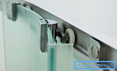 Jobb, ha az építkezésben lévő görgők kettősek, sokkal erősebbek és a szelepek simább mozgását biztosítják