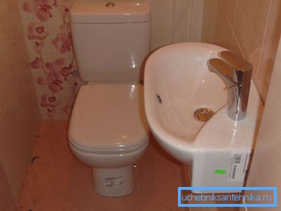 A kisméretű WC nagyszerű megoldás a szűk helyiségekben.