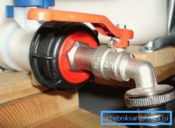 Fém kádcsap vízhez műanyag adapterrel Fém kádcsap vízhez műanyag adapterrel