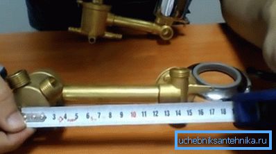 A 145 mm tengelyek között