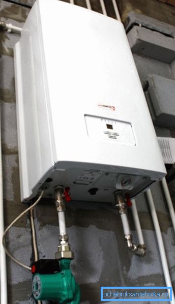 A falra szerelés nem sok időt és energiát igényel.