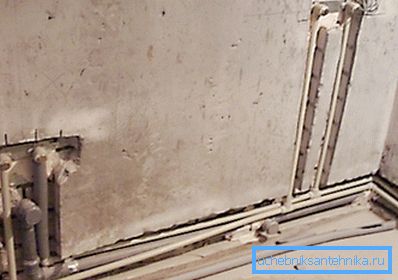 Csővezeték telepítése kapukban Csővezeték telepítése kapukban