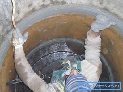 A fotózárásnál a betongyűrűk varrása A fotózárásnál a betongyűrűk varrása