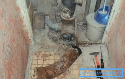 A fényképen - a fésű és a kagyló leszerelése a WC-hez. A fényképen - a fésű és a kagyló leszerelése a WC-hez.