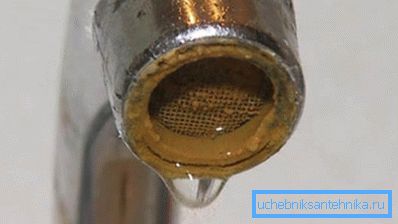 A képen látható vas-oxidok jellegzetes sárga csapadék képződik. A képen látható vas-oxidok jellegzetes sárga csapadék képződik.