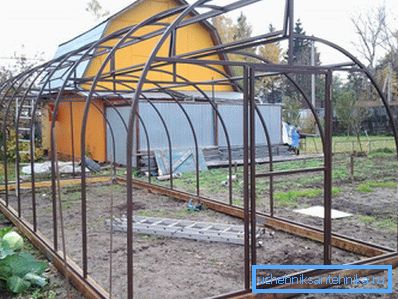 A képen - egy négyzet alakú cső keret A képen - egy négyzet alakú cső keret