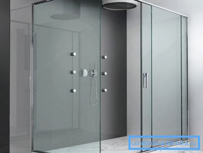 A fotó - egy üvegpanel a design egy minimalista zuhany. A fotó - egy üvegpanel a design egy minimalista zuhany.