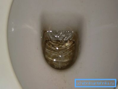 A képen: az állandó szivárgás nagy vízi túlterhelést okoz, és folyamatos zajokat okoz.