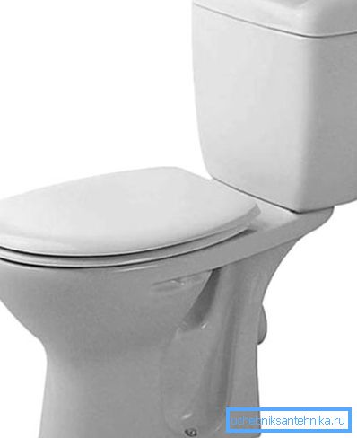 A fényképen - egy WC és egy polc a ciszterna A fényképen - egy WC és egy polc a ciszterna