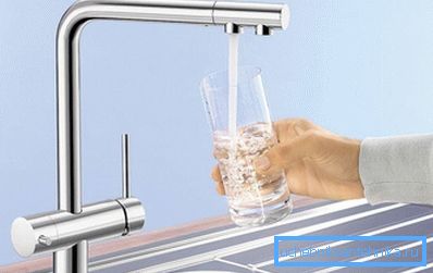 Az ábrán egy konyhai csaptelep található, két lyukú ivócsappal. Az ábrán egy konyhai csaptelep található, két lyukú ivócsappal.