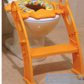 WC-állvány állvánnyal WC-állvány állvánnyal
