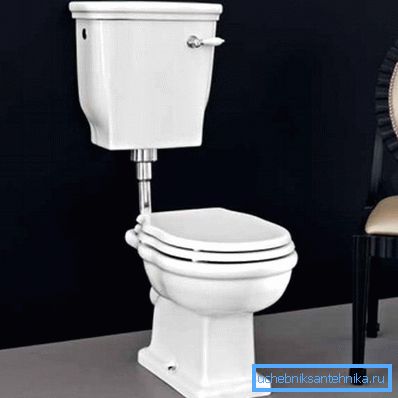 A tartályt nem takarja el a fal mögött, és a WC ebben a kialakításban a padlóra kerül A tartályt nem takarja el a fal mögött, és a WC ebben a kialakításban a padlóra kerül