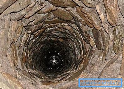 A kő burkolat teljesen megbízható és tartós.