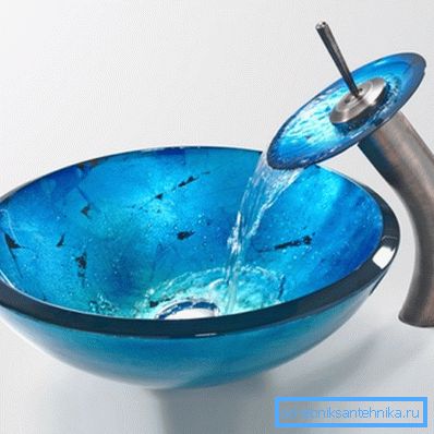 Az ilyen termékek eredeti kialakítása néha elképesztő, és lehetővé teszi, hogy a design a szoba fő elemévé váljon.