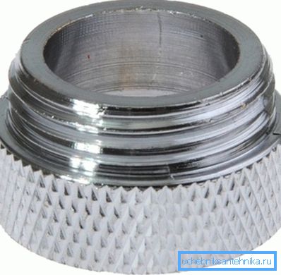 A zuhanycsatlakozó adapter lehetővé teszi új típusú termékek beszerelését régi típusú keverőkhöz A zuhanycsatlakozó adapter lehetővé teszi új típusú termékek beszerelését régi típusú keverőkhöz