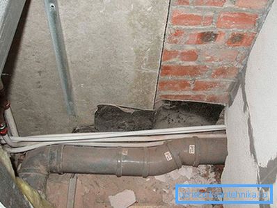 3965 Hosszú vízelvezető cső hosszú távon a WC áthelyezéséhez