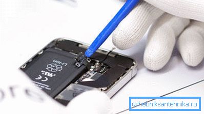 Az első dolog a telefon teljes szétszerelése Az első dolog a telefon teljes szétszerelése