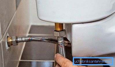 A WC összekapcsolása a vízellátással A WC összekapcsolása a vízellátással