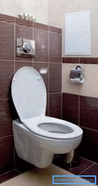 A csepegtető rejtett elhelyezésének köszönhetően a vécé takarít meg helyet