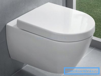 Felfüggesztett WC mikrolifttel