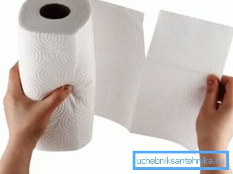 A törölközőnek sűrűbb szerkezete van és sokkal rosszabb áztatott.