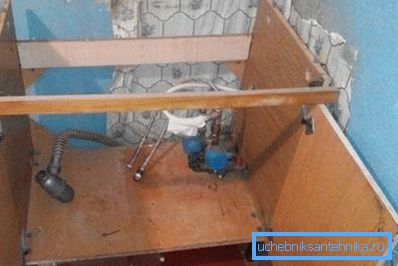 Néha a készterméket a telepítés helyén véglegesíteni kell a kapcsolat megfelelő megszervezése érdekében. Néha a készterméket a telepítés helyén véglegesíteni kell a kapcsolat megfelelő megszervezése érdekében.