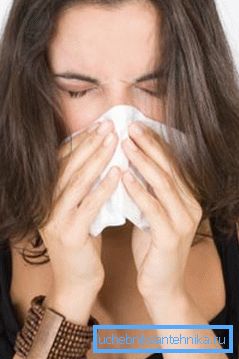 Az extrém szagok és a por allergiát okozhat. Az extrém szagok és a por allergiát okozhat.