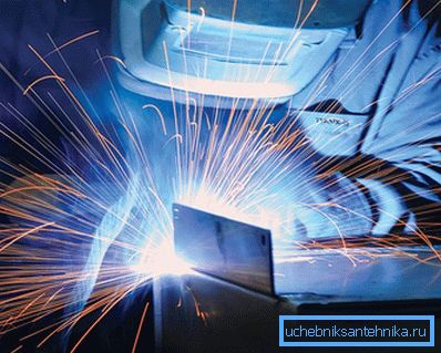 2821 Az elektromos hegesztés előnyei és hátrányai