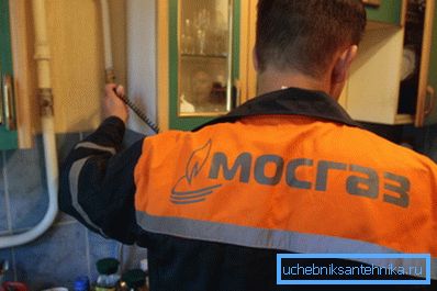 A gázzal kapcsolatos problémák esetén a legjobb megoldás egy szakember felhívása. A gázzal kapcsolatos problémák esetén a legjobb megoldás egy szakember felhívása.